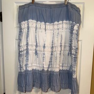 Avenue Blue and White Bubble Midi Skirt. Euc